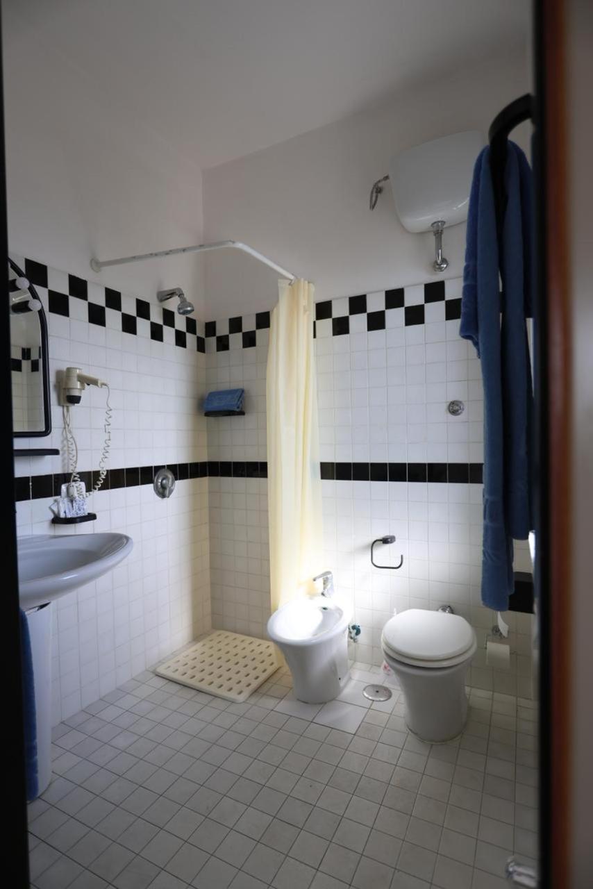 Hotel Barracuda Варкатуро Экстерьер фото